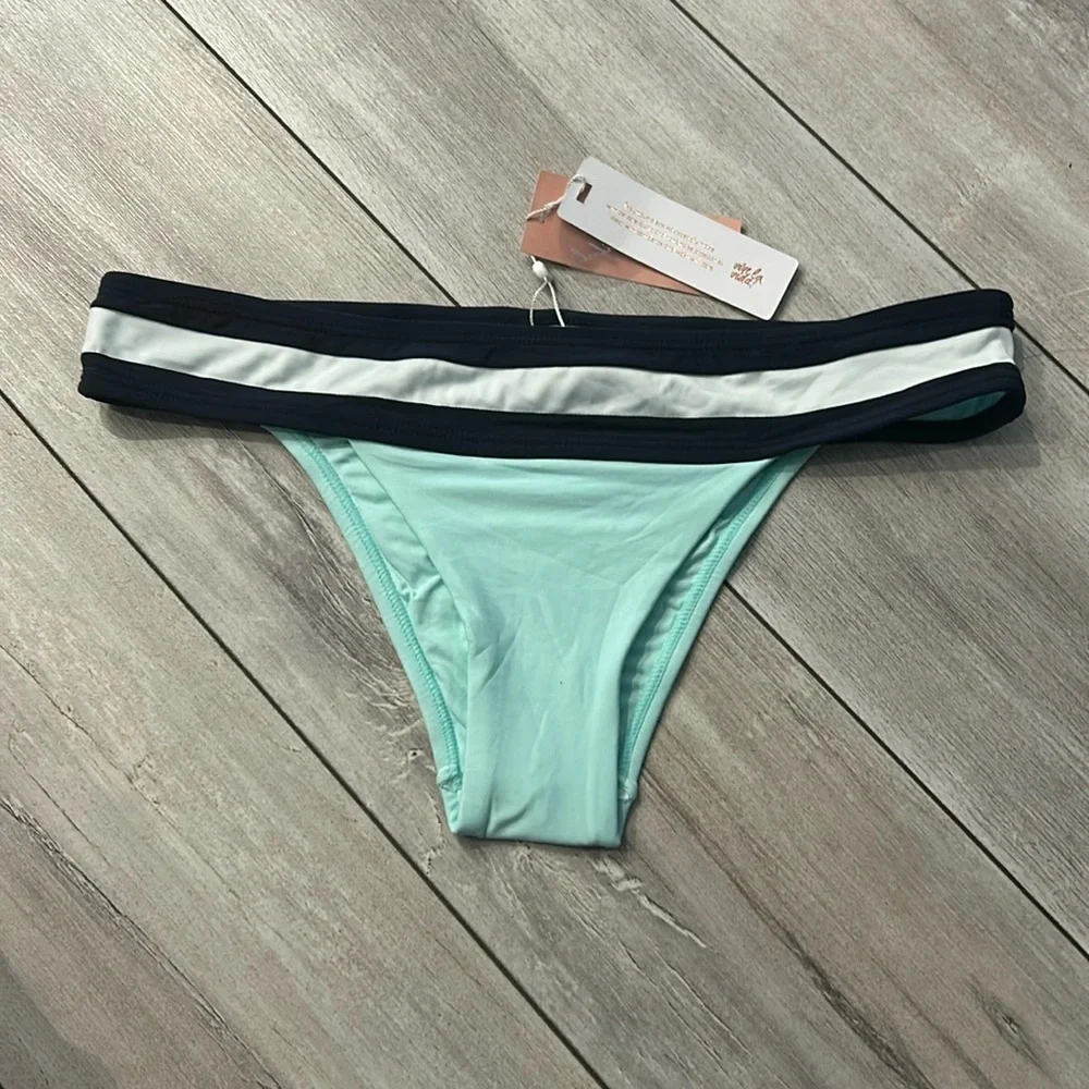 Pilyq aquamarine color